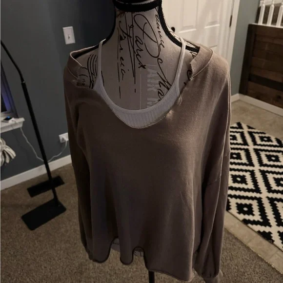 URBAN OUTFITTERS OUT FROM UNDER NOTCH NECK CREW NECK - Picture 3 of 5